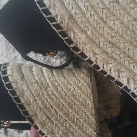 Gently worn Marc Fisher wedge sandals size 8 - Picture 6 of 6